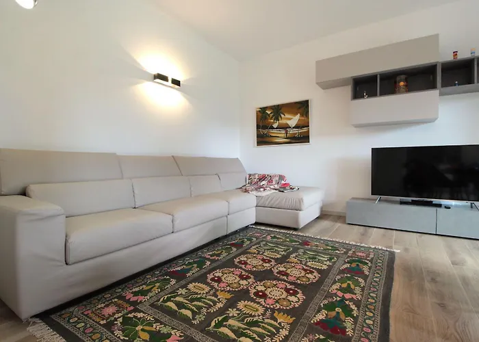 House Martina Perfect Retreat For Bikers Garage Дом отдыха Limana
